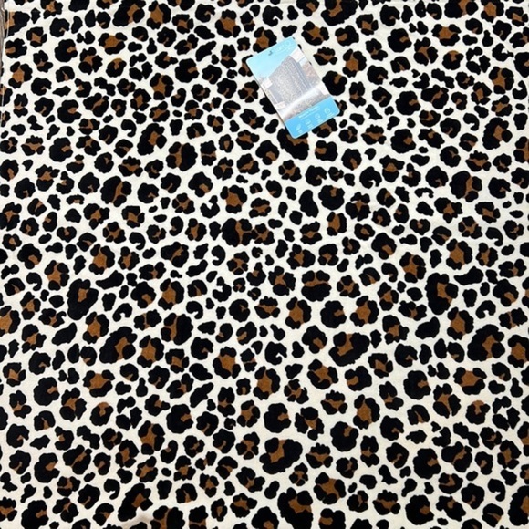 Loft - ‘Animal Print Leopard’ Beach Towel. 36” x 68”. NWT. Firm! - Picture 2 of 4